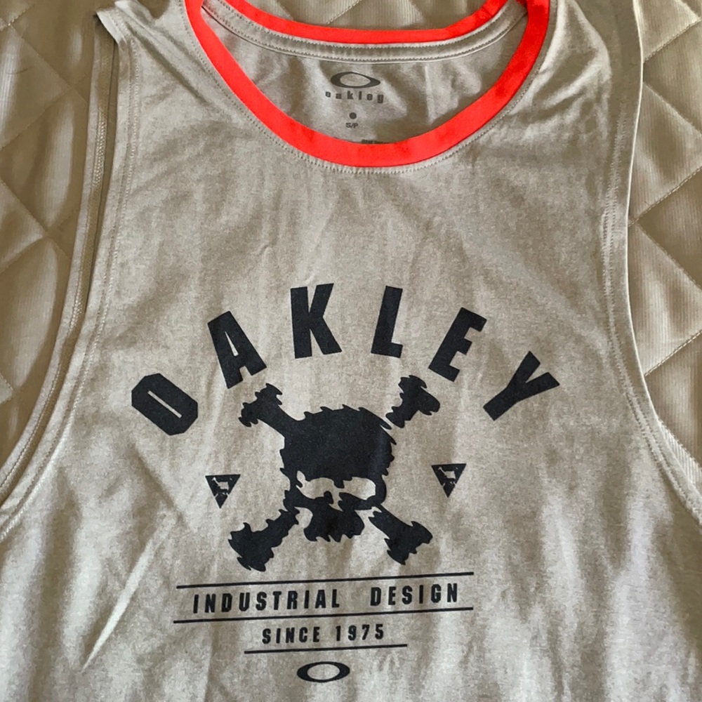 Oakley muscle tank top